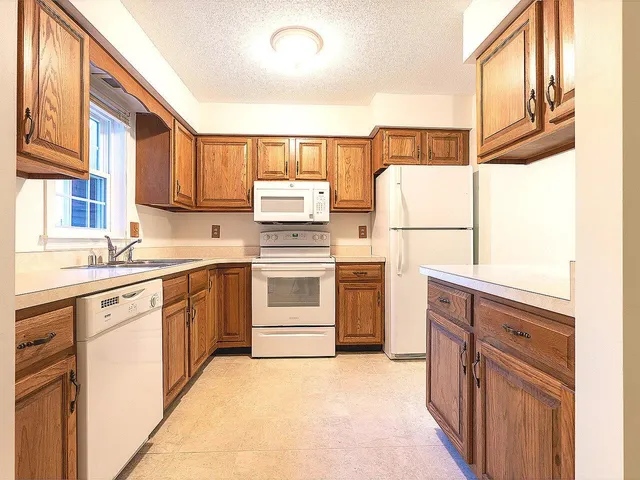 $345,000 | 25 Woodbine By The Lake, Unit 3, Colchester, VT 05446