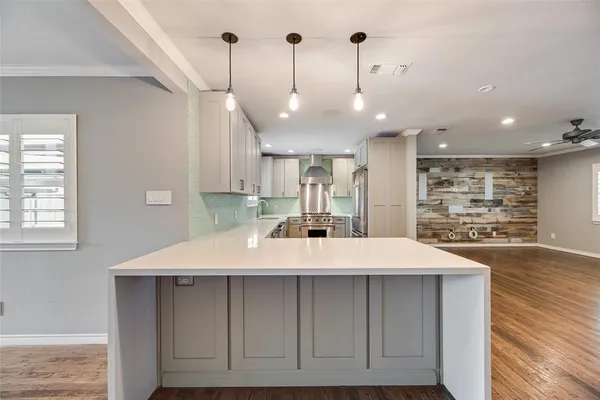 $4,100 | 9911 Hurley Way, Dallas, TX 75220