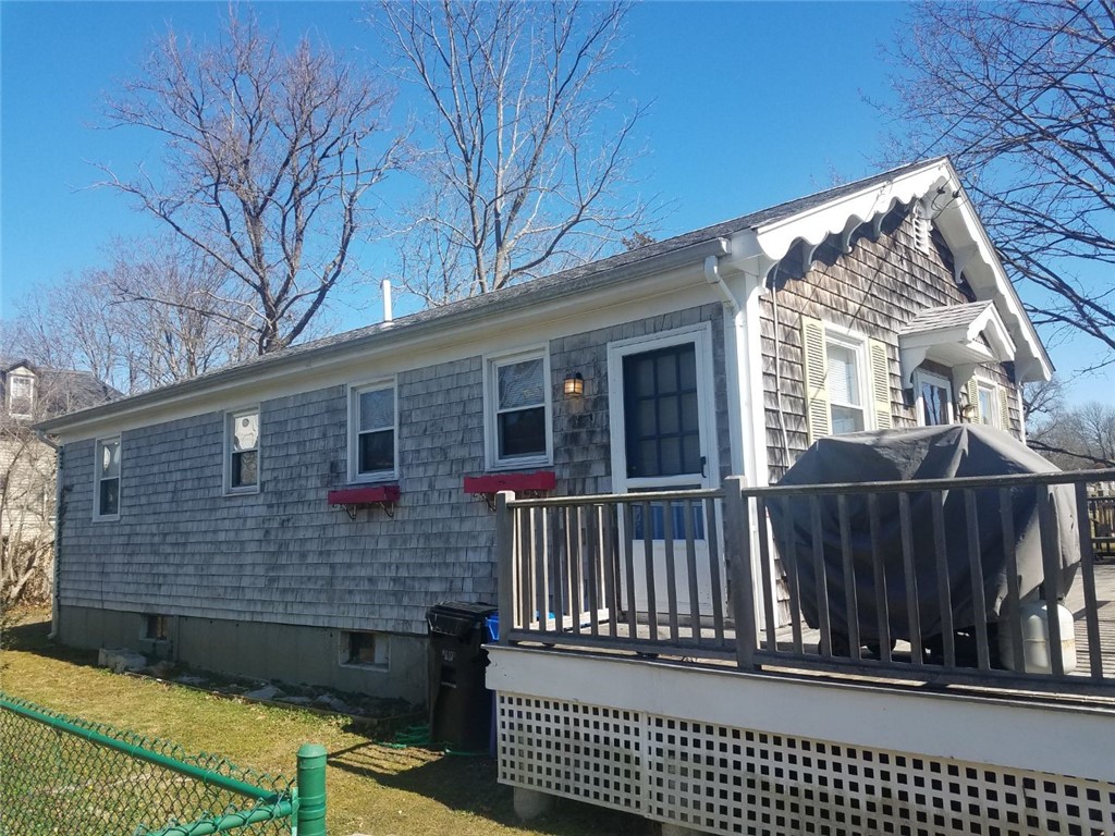 8 Katzman Place Newport, RI 02840 - Photo 2 of 14