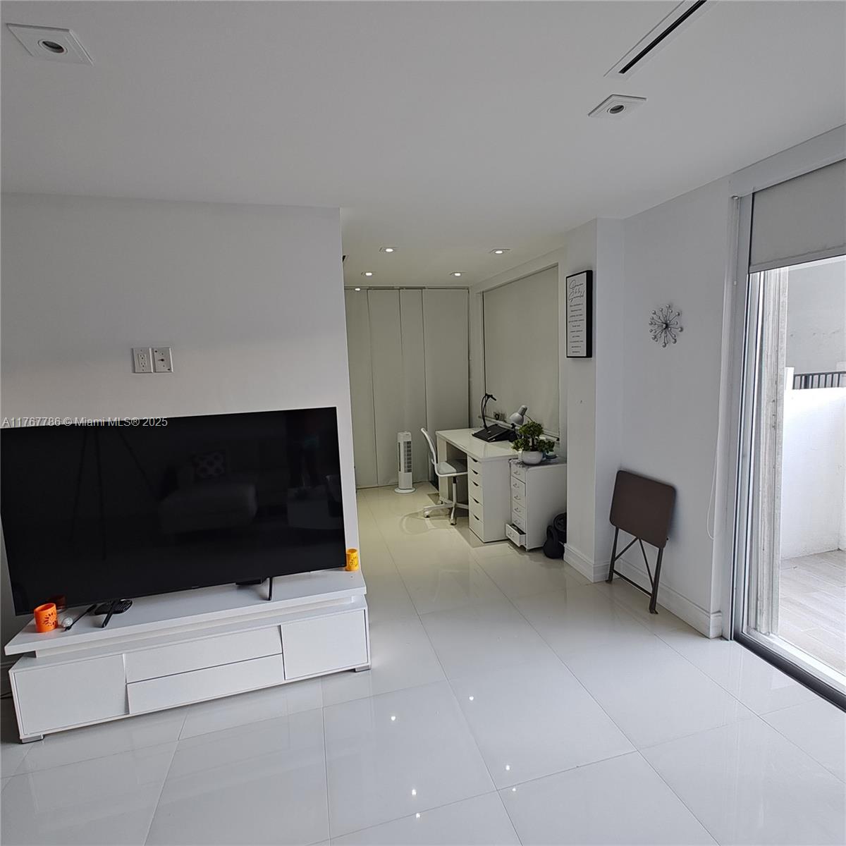 2750 Northeast 183rd Street, Unit 301 Aventura, FL 33160 - Photo 13 of 38