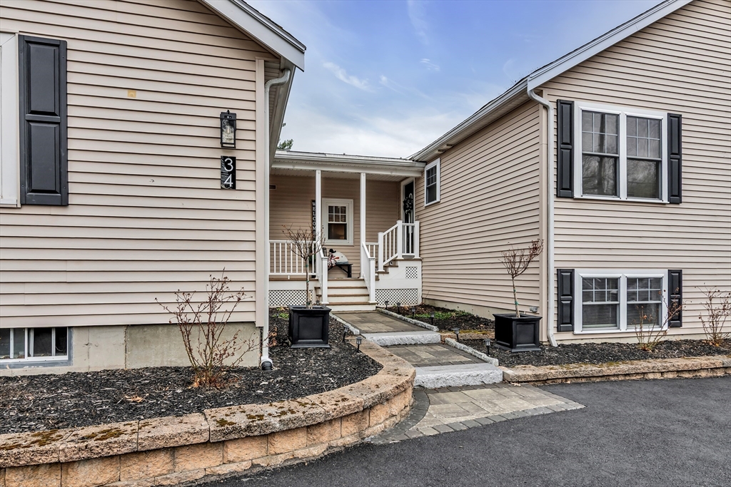 34 Venice Road Methuen, MA 01844 - Photo 2 of 42