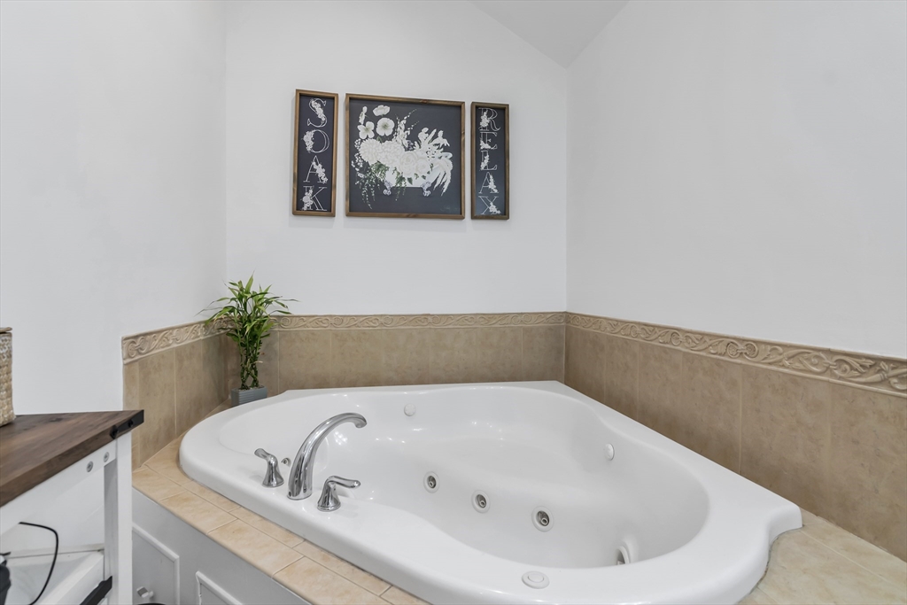 34 Venice Road Methuen, MA 01844 - Photo 22 of 42