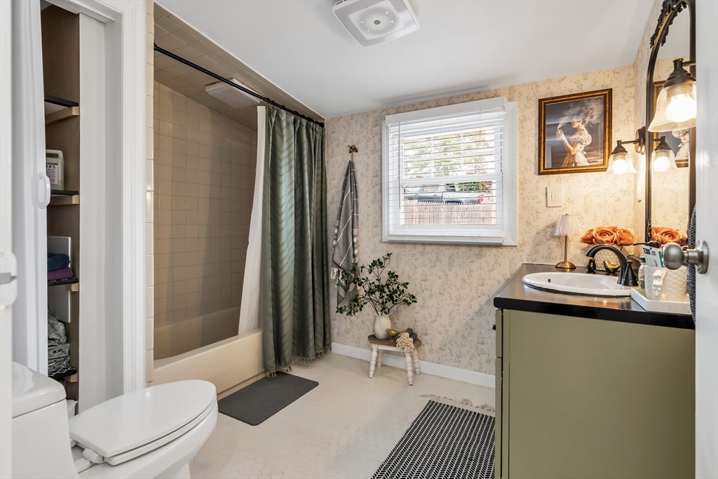 34 Venice Road Methuen, MA 01844 - Photo 29 of 42