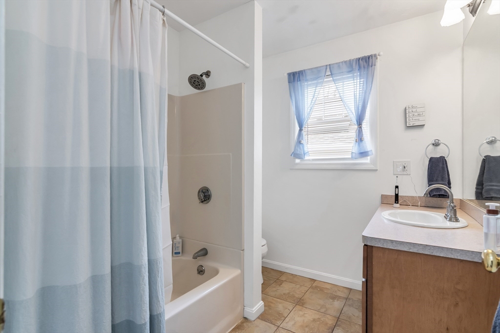 34 Venice Road Methuen, MA 01844 - Photo 10 of 42