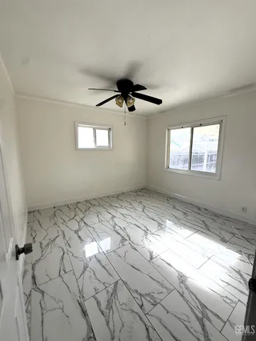 a view of empty room with window