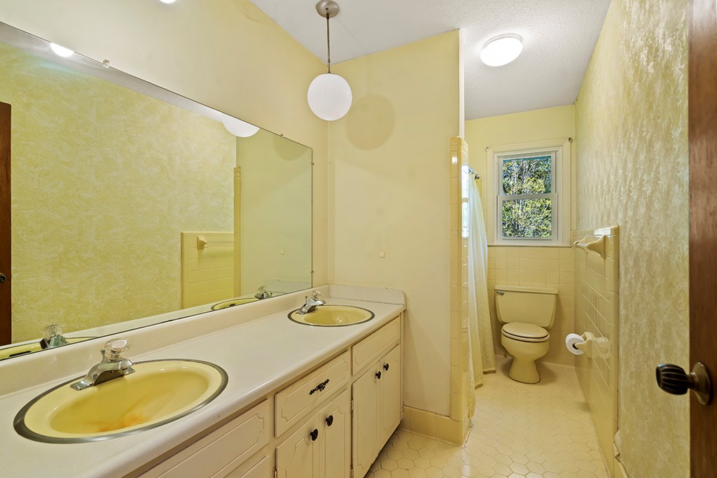 119 Kingston Road Greenwood, SC 29649 - Photo 10 of 16 Gallery Image 10