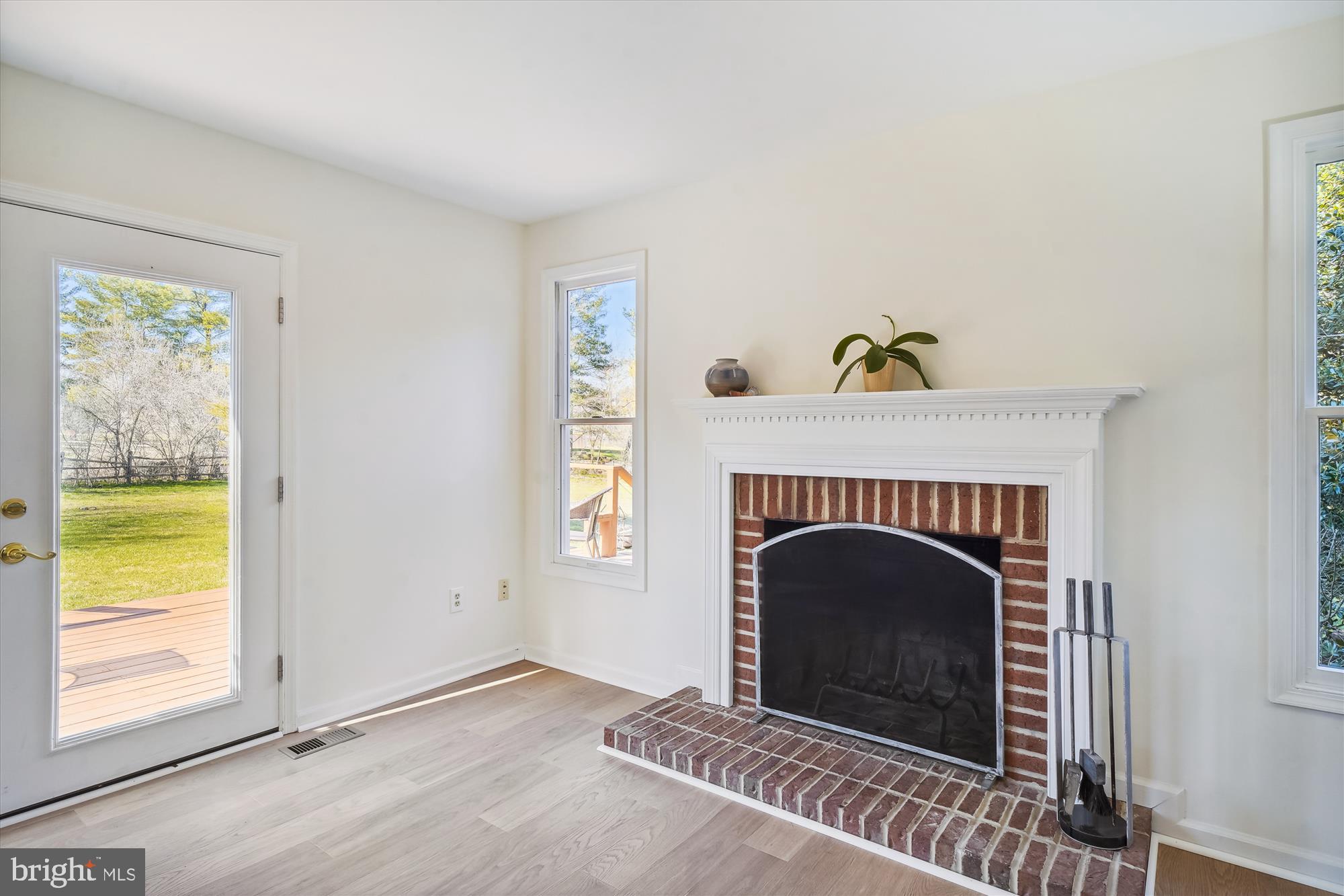 16901 Hoskinson Road Poolesville, MD 20837 - Photo 13 of 71 Fireplace