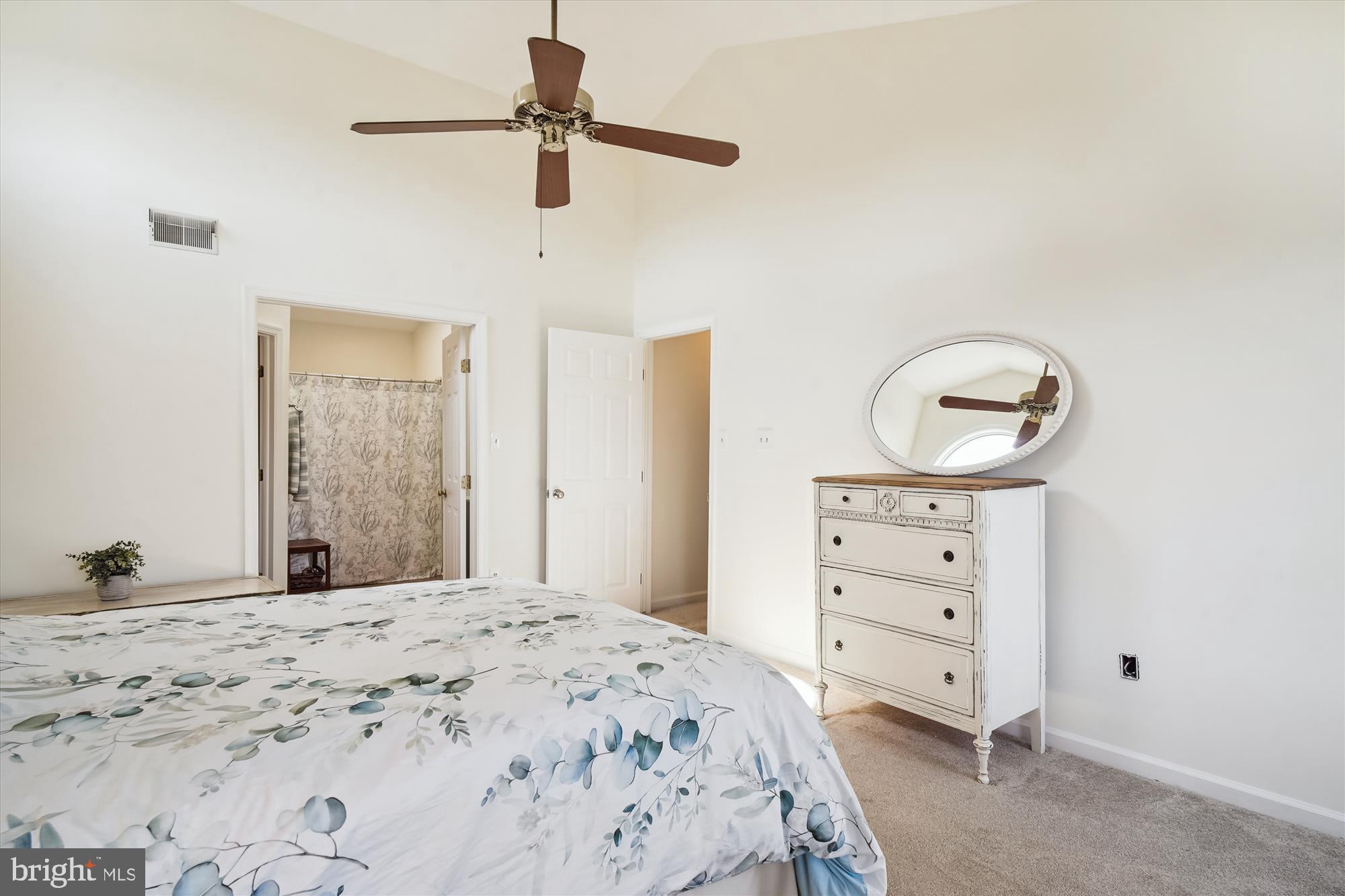 16901 Hoskinson Road Poolesville, MD 20837 - Photo 29 of 71 Primary Bedroom