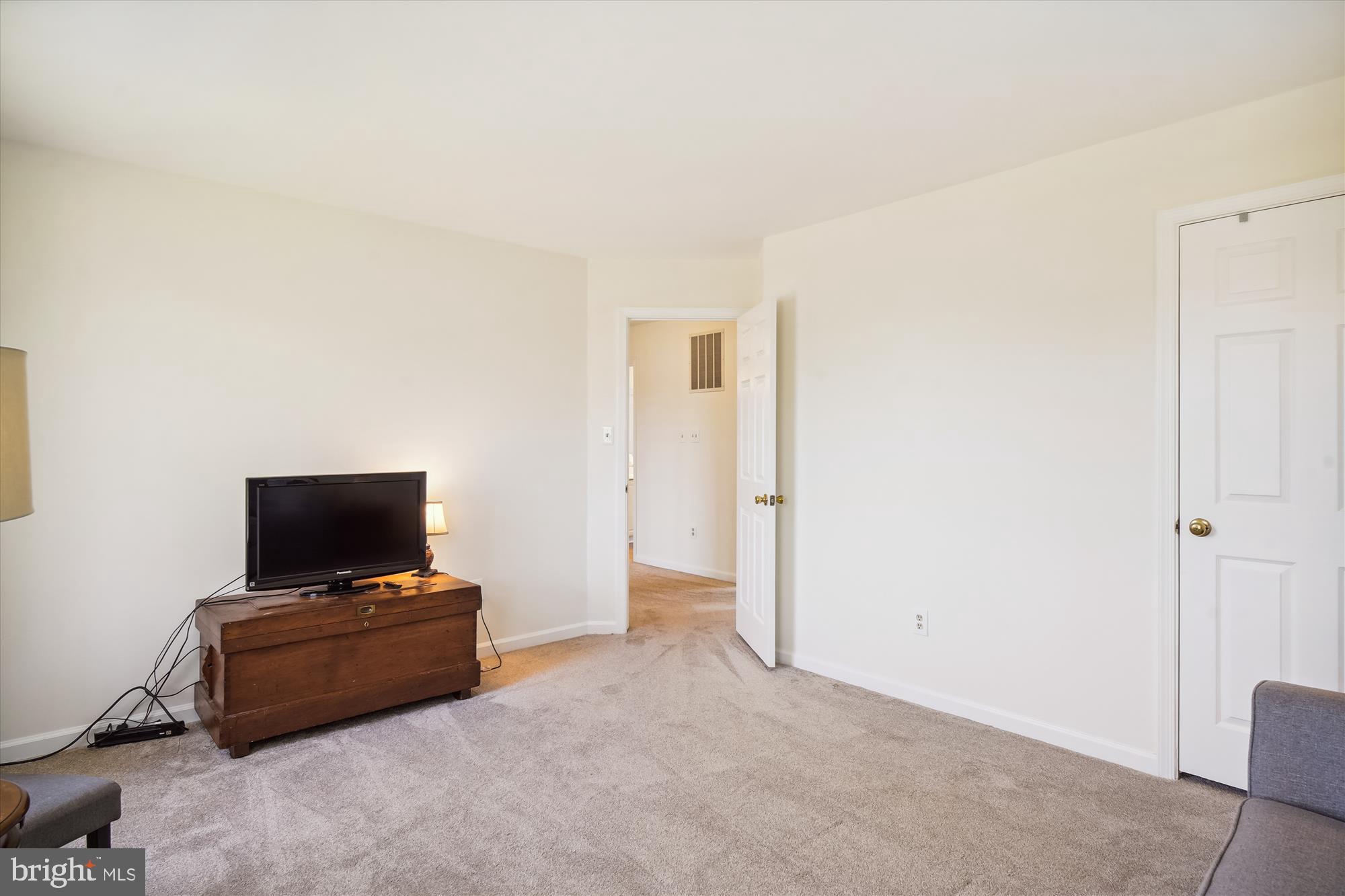16901 Hoskinson Road Poolesville, MD 20837 - Photo 41 of 71 Bedroom
