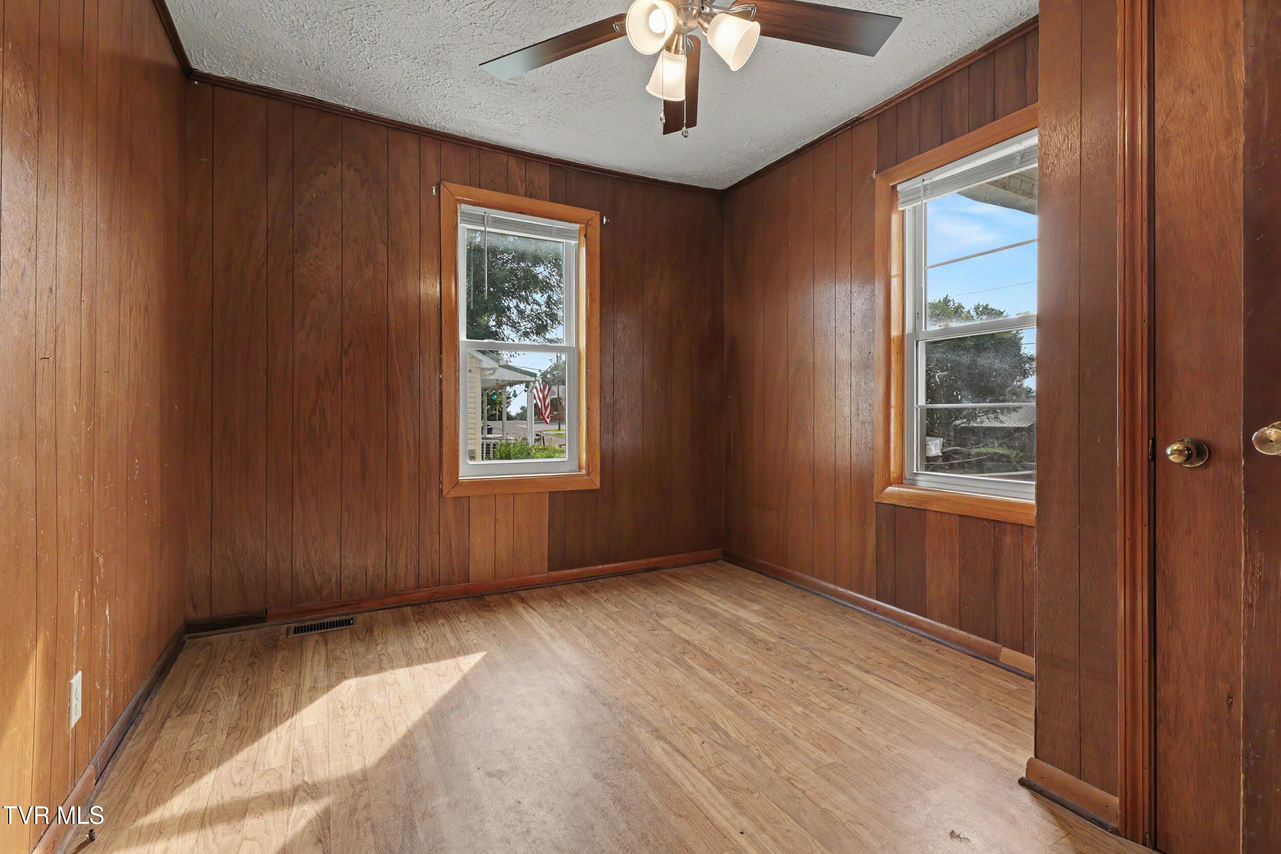 317 Biddle Street Greeneville, TN 37745 - Photo 29 of 39 14_img_0040