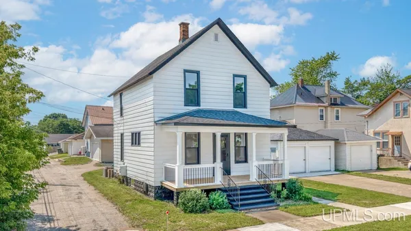 $189,900 | 1413 3rd Avenue South, Escanaba, MI 49829