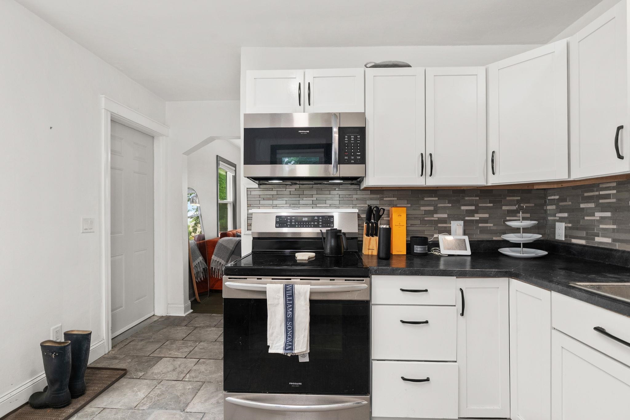 2933 Sachs Street Madison, WI 53704 - Photo 12 of 30