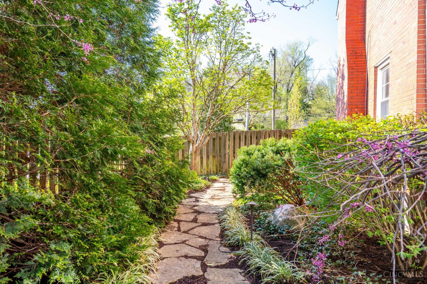 2750 Lower Grandin Road Cincinnati, OH 45208 - Photo 36 of 44