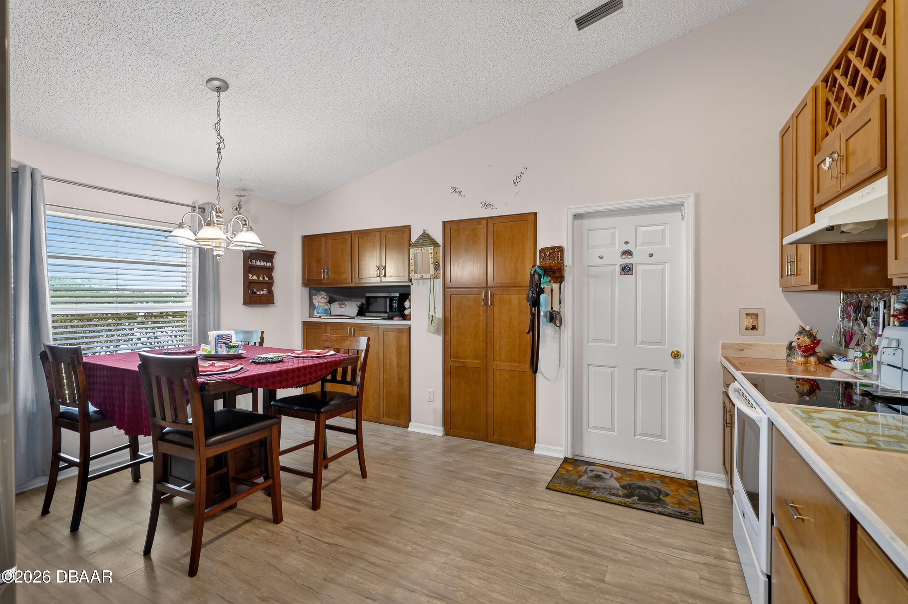 24 Ryding Lane Palm Coast, FL 32164 - Photo 3 of 43 003_24_ryding_lane_25_of_44_394
