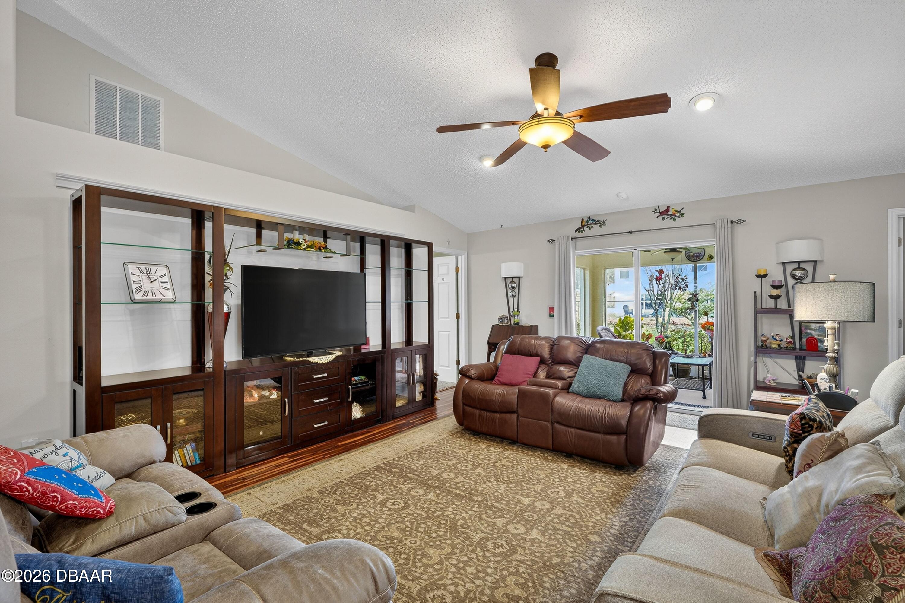 24 Ryding Lane Palm Coast, FL 32164 - Photo 7 of 43 007_24_ryding_lane_29_of_44_216