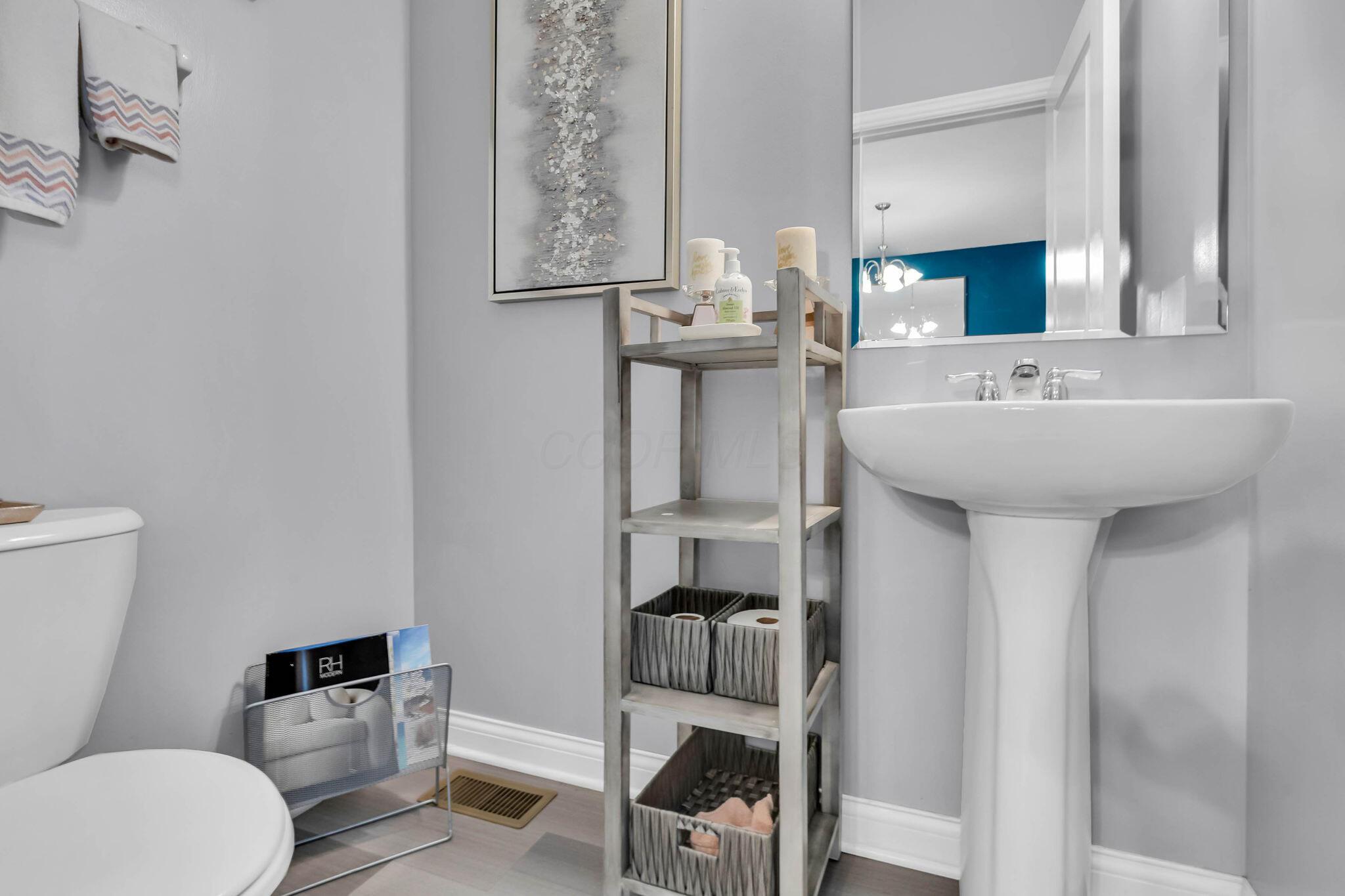 6364 Chetti Drive Columbus, OH 43213 - Photo 12 of 27 Powder Room