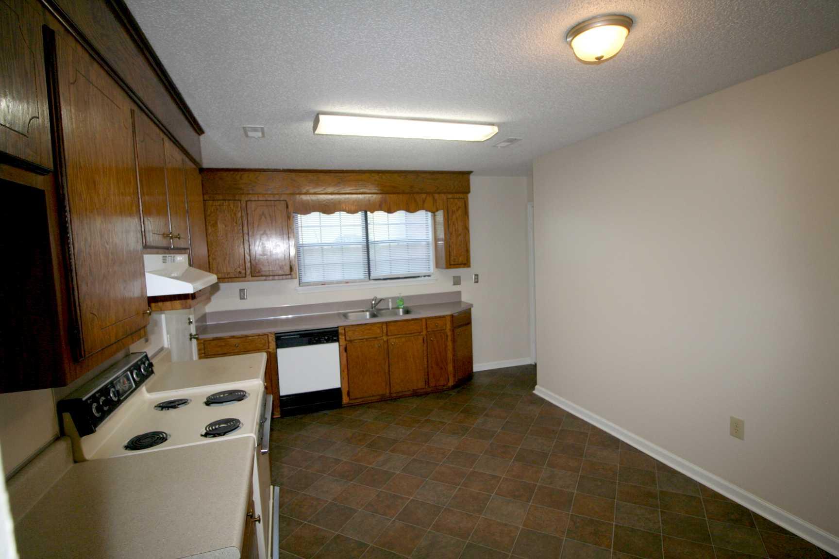 7617 Oldridge Road North Charleston, SC 29418 - Photo 6 of 12 IMG_6184