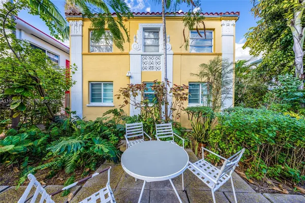 $2,400 | 844 Jefferson Avenue, Unit 2, Miami Beach, FL 33139