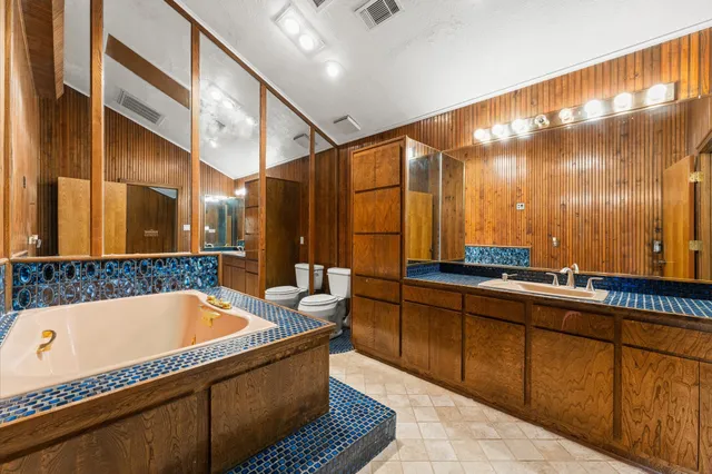 a view of hallway with washer and dryer