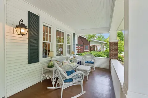 $574,999 | 335 East Liberty Street, Barrington, IL 60010
