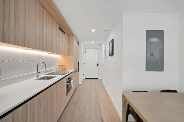 $5,500 | 225 North Miami Avenue, Unit 1012, Miami, FL 33128