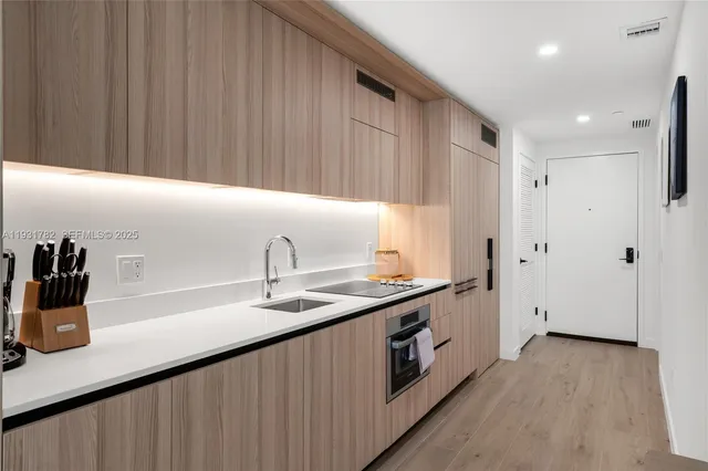 $5,500 | 225 North Miami Avenue, Unit 1012, Miami, FL 33128