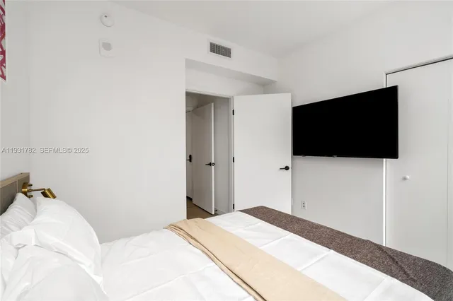 $5,500 | 225 North Miami Avenue, Unit 1012, Miami, FL 33128