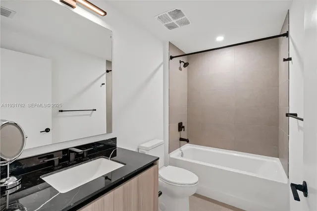 $5,500 | 225 North Miami Avenue, Unit 1012, Miami, FL 33128