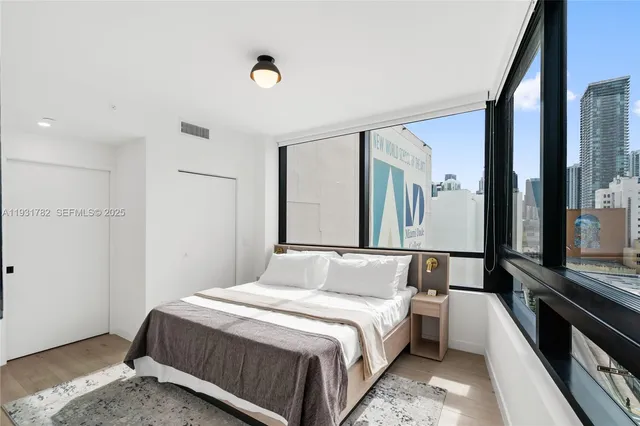 $5,500 | 225 North Miami Avenue, Unit 1012, Miami, FL 33128