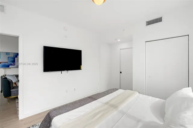 $5,500 | 225 North Miami Avenue, Unit 1012, Miami, FL 33128