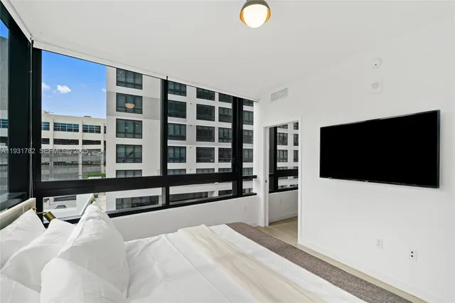 $5,500 | 225 North Miami Avenue, Unit 1012, Miami, FL 33128