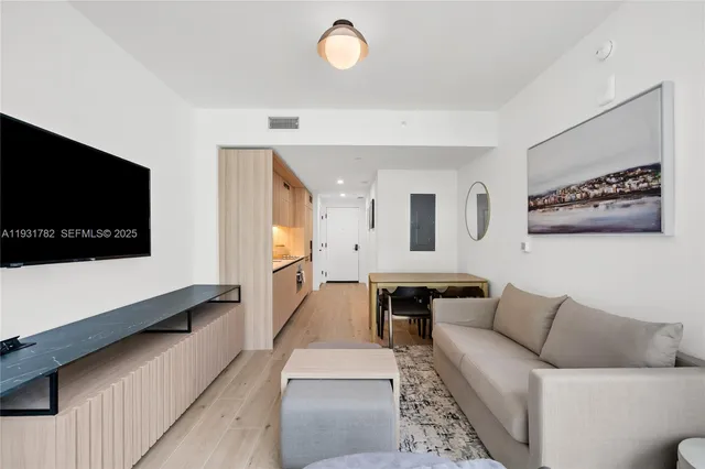 $5,500 | 225 North Miami Avenue, Unit 1012, Miami, FL 33128