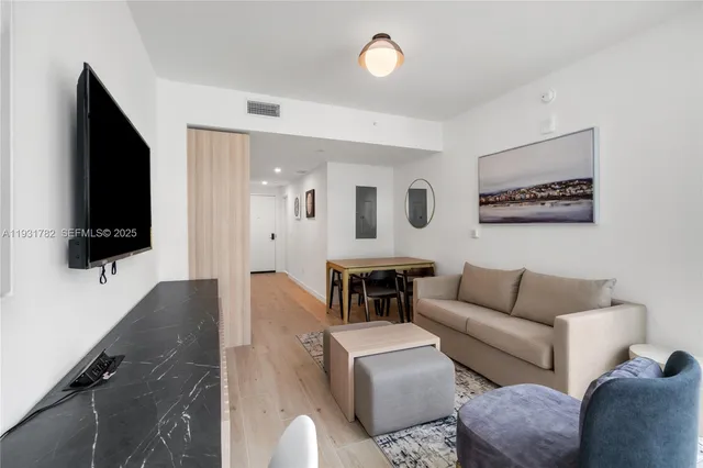 $5,500 | 225 North Miami Avenue, Unit 1012, Miami, FL 33128