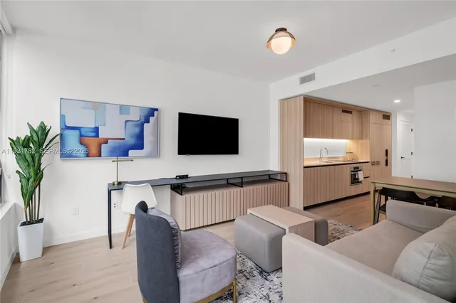 $5,500 | 225 North Miami Avenue, Unit 1012, Miami, FL 33128