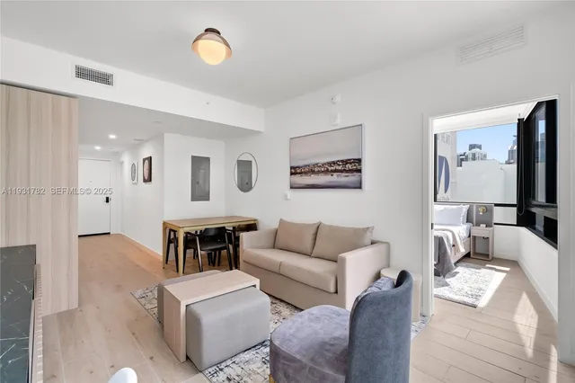 $5,500 | 225 North Miami Avenue, Unit 1012, Miami, FL 33128