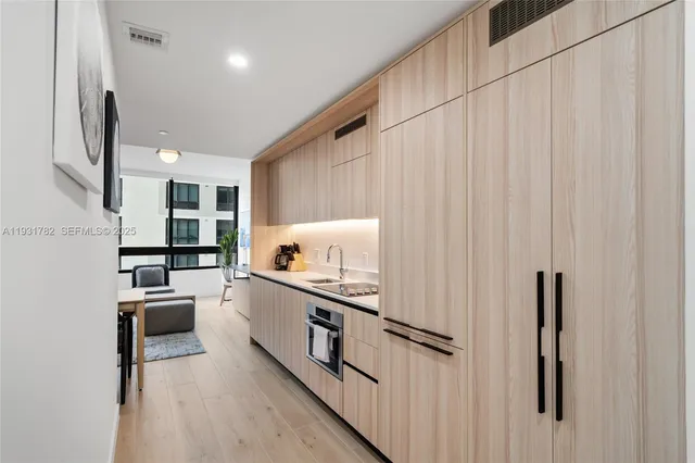 $5,500 | 225 North Miami Avenue, Unit 1012, Miami, FL 33128