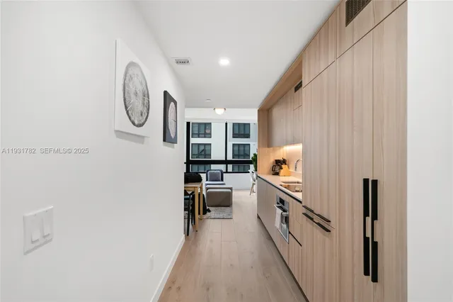 $5,500 | 225 North Miami Avenue, Unit 1012, Miami, FL 33128