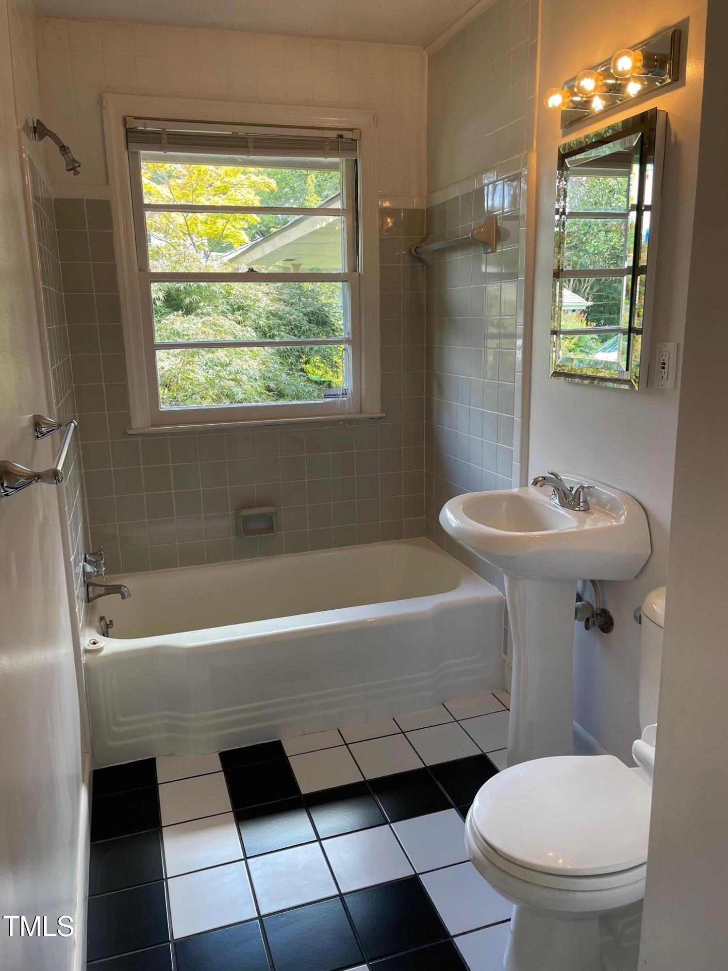 710 Graham Street Raleigh, NC 27605 - Photo 12 of 21 Cam 1