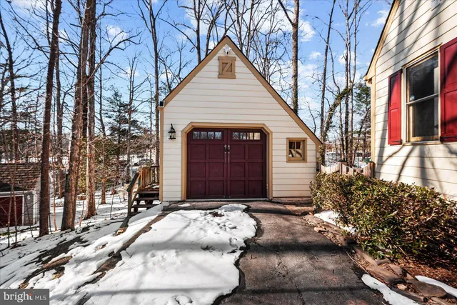 $594,000 | 15461 Golf Club Drive, Dumfries, VA 22025