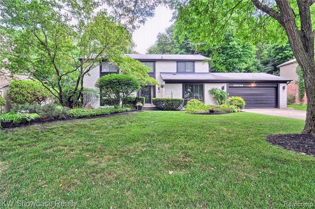 30654 High Valley Road Farmington Hills, MI 48331 - Photo 1 of 43