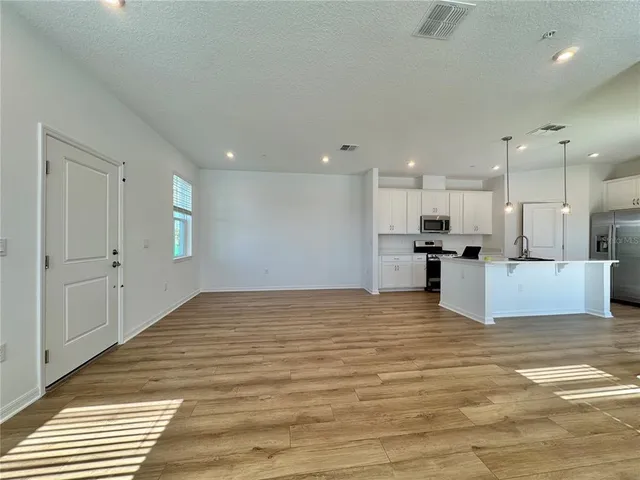 $2,195 | 301 Platform Lane, DeBary, FL 32713