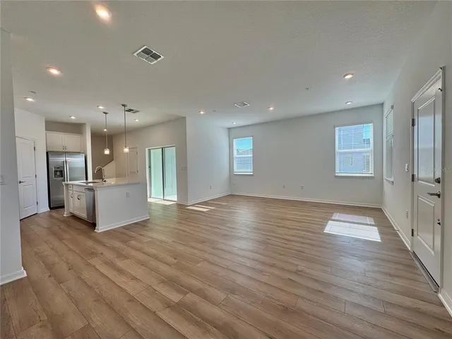 $2,195 | 301 Platform Lane, DeBary, FL 32713