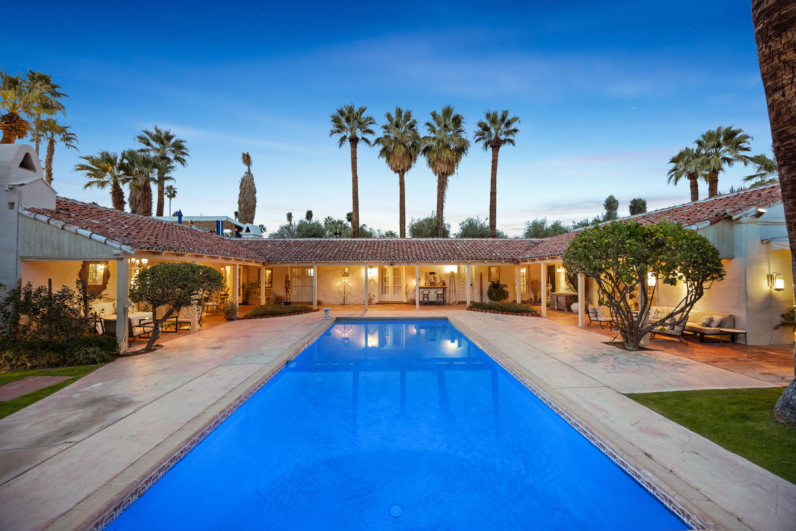 1050 North Cahuilla Road Palm Springs, CA 92262 - Photo 4 of 32 a view of a swimming pool with an outdoor seating