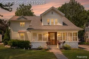 $450,000 | 904 North Michigan Avenue, Howell, MI 48843