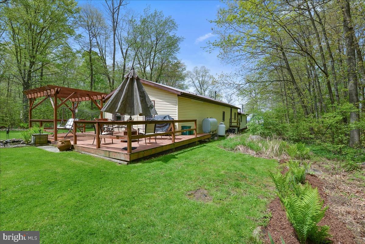 588 Smokestown Road Denver, PA 17517 - Photo 22 of 30 Side View / Deck