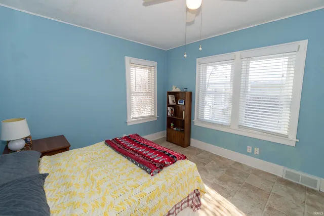 $215,000 | 909 East Oakside Street, South Bend, IN 46614