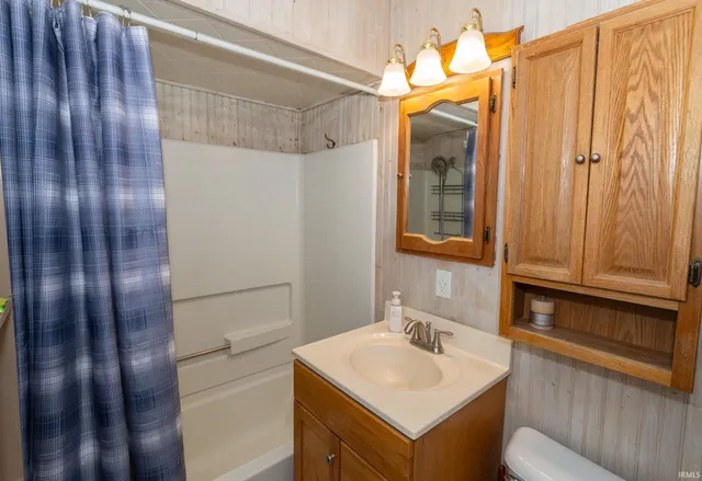 $215,000 | 909 East Oakside Street, South Bend, IN 46614