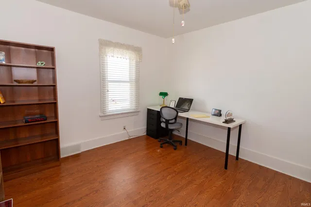 $215,000 | 909 East Oakside Street, South Bend, IN 46614