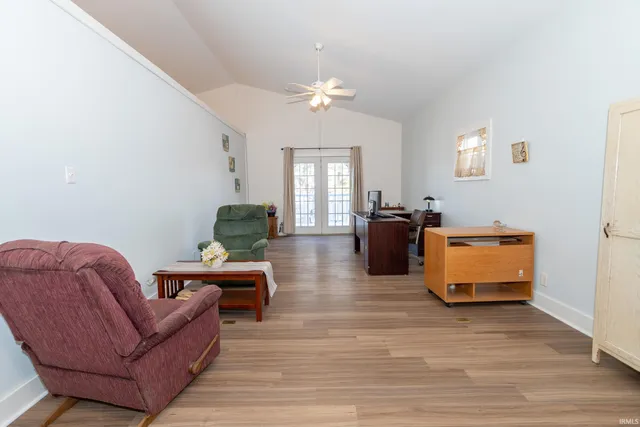 $215,000 | 909 East Oakside Street, South Bend, IN 46614