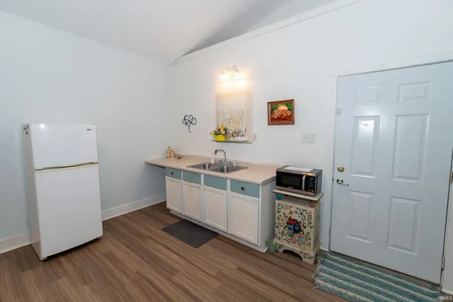 $215,000 | 909 East Oakside Street, South Bend, IN 46614